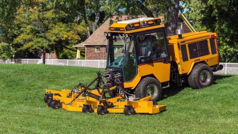 M5676 Belt for Trackless Rotary Mower LEFT Wing